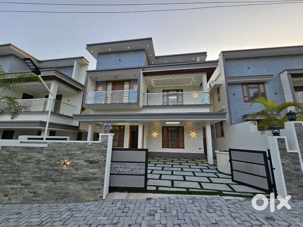 Pukkattupady Malayidam thuruth 5.5cent house for sale