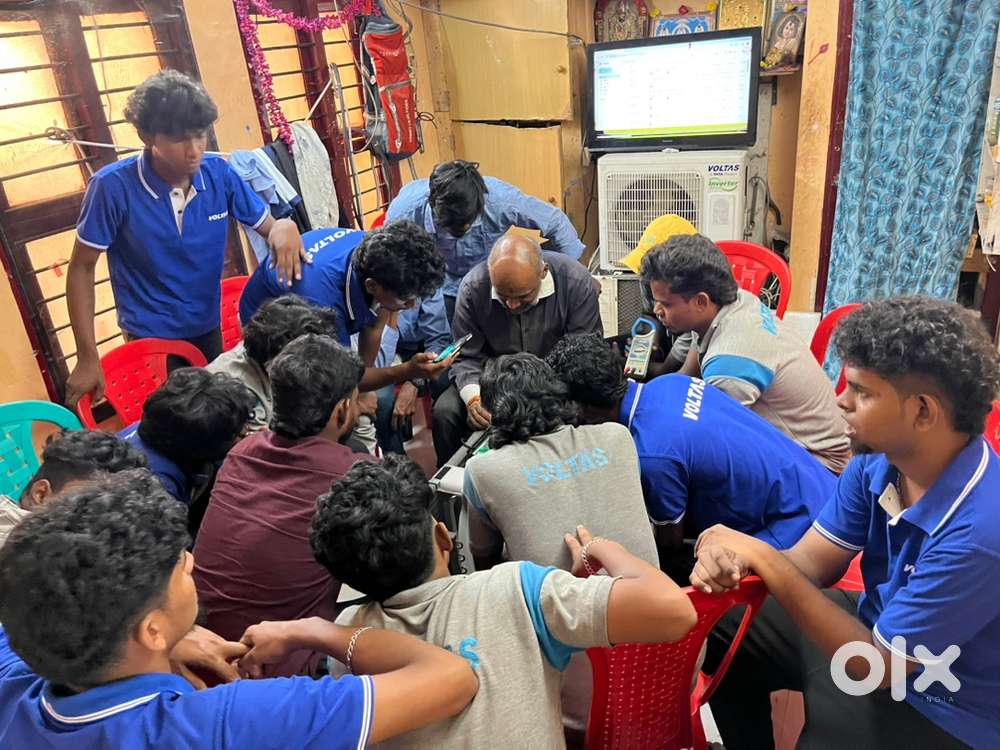 Ac tecniction  (male)18to30  two weeler with license