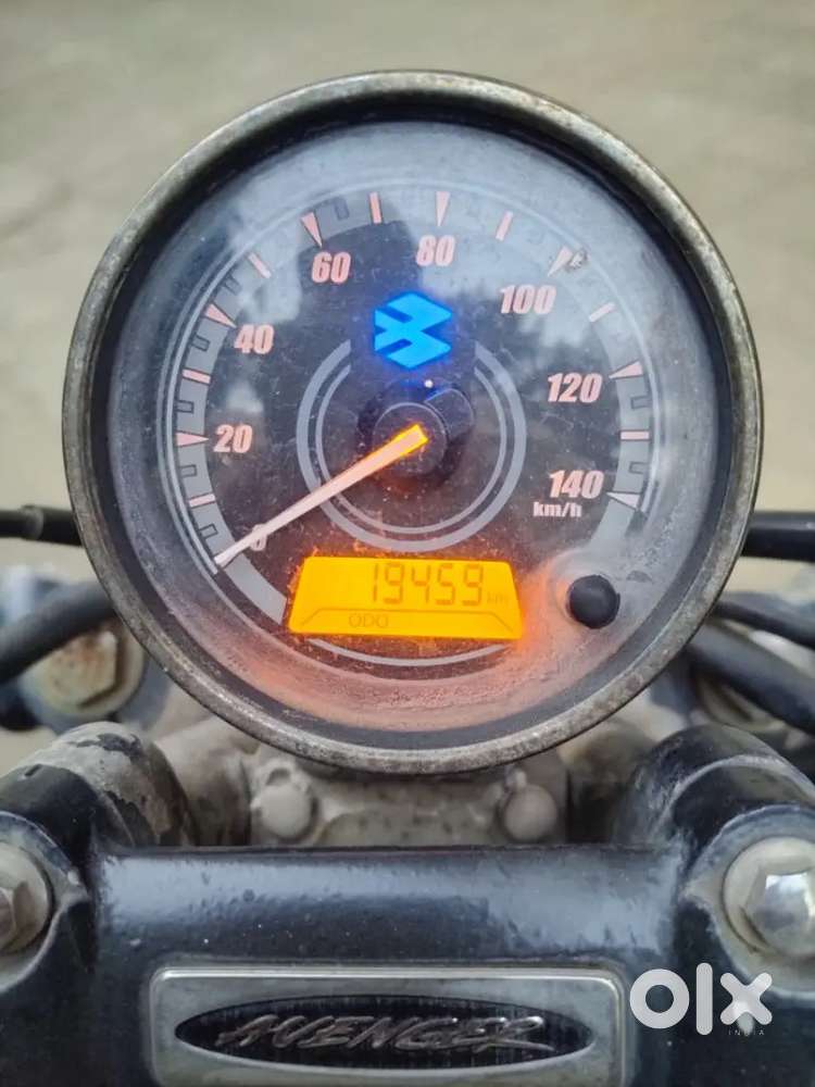 Bajaj Avenger 150 street