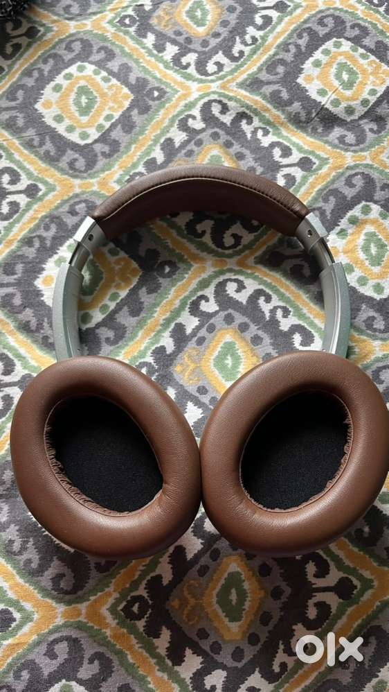 Over the head wireless headet