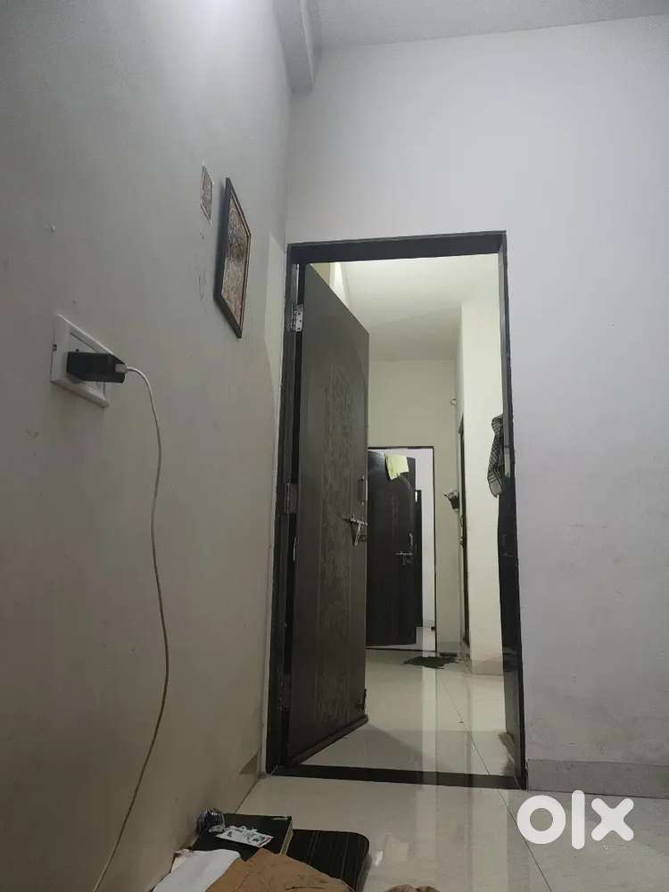 Girl flatmate required