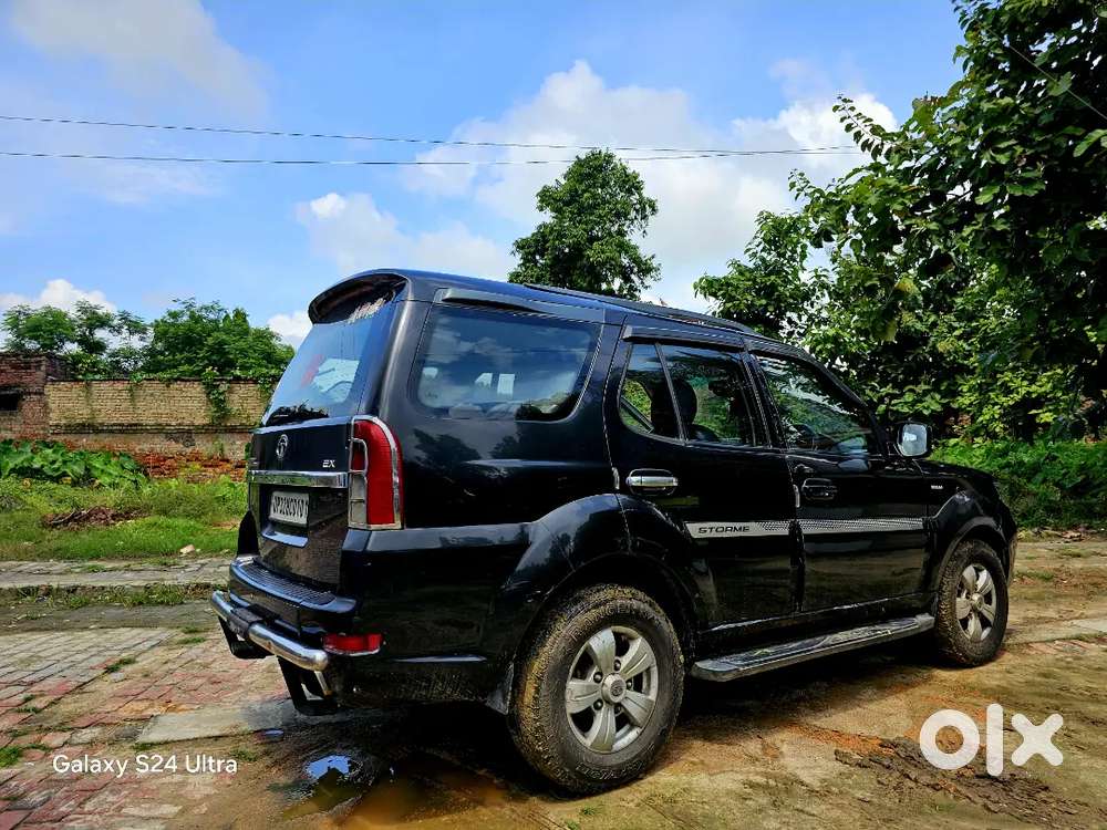 Tata Safari Storme in a mint condition All tyres new,VIP number 0101