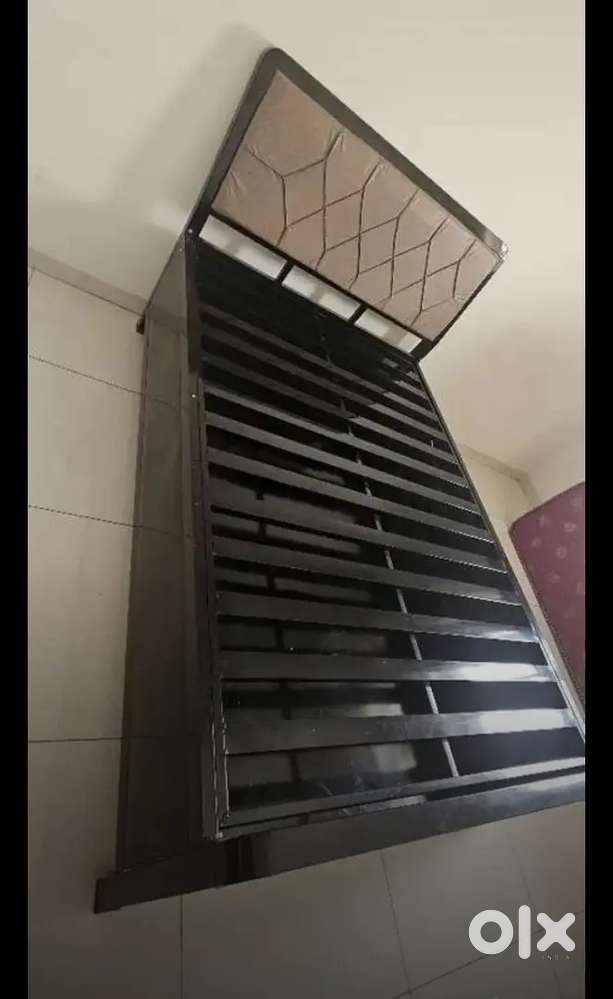 4 x 6 Bed /Diwan heavy metal quality