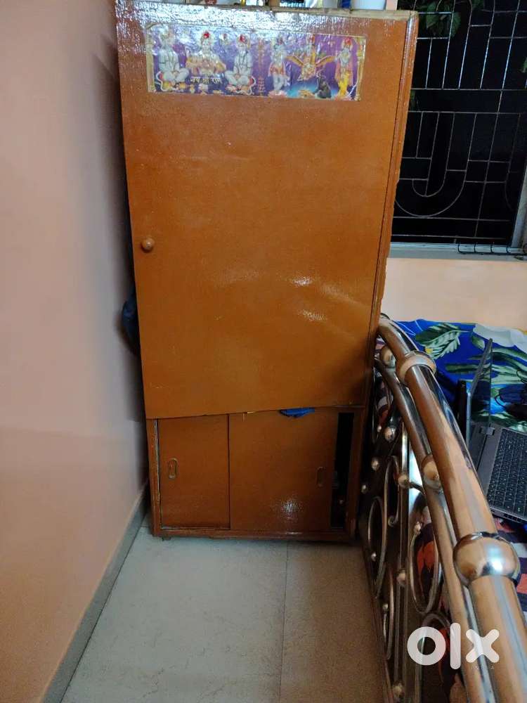 Medium size wardrobe