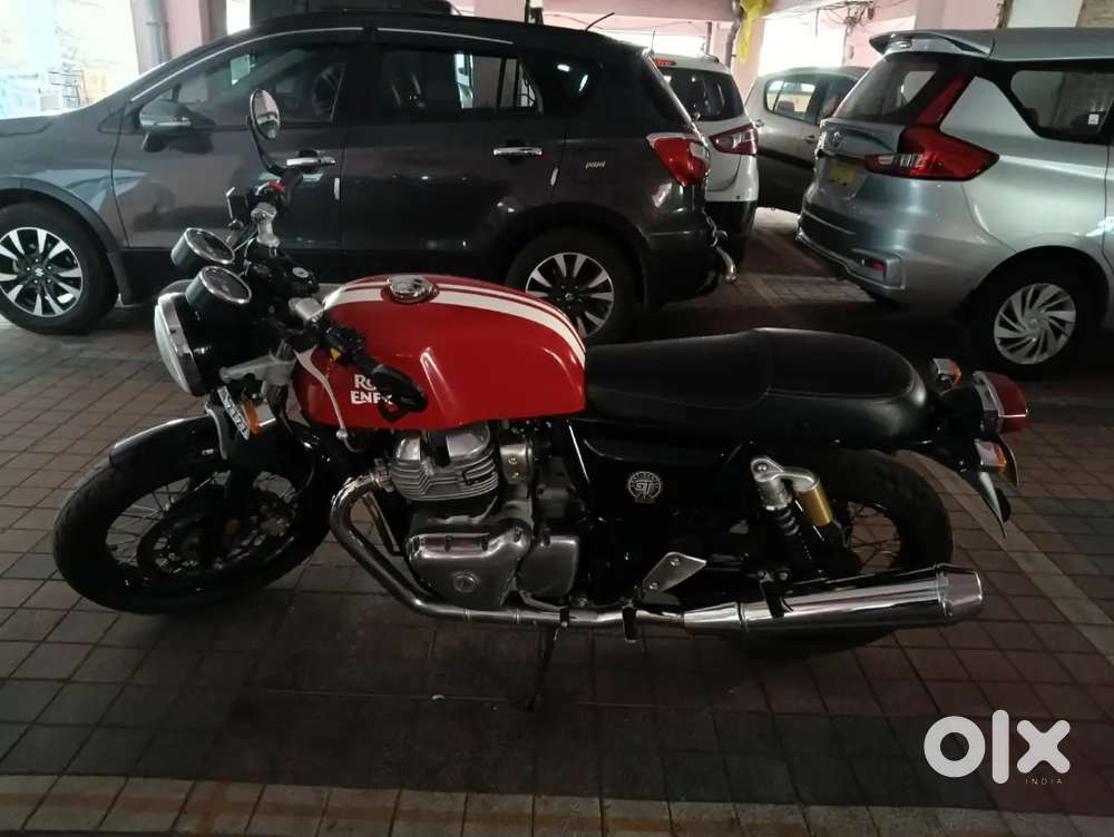 Low drive and full showroom condition with service record