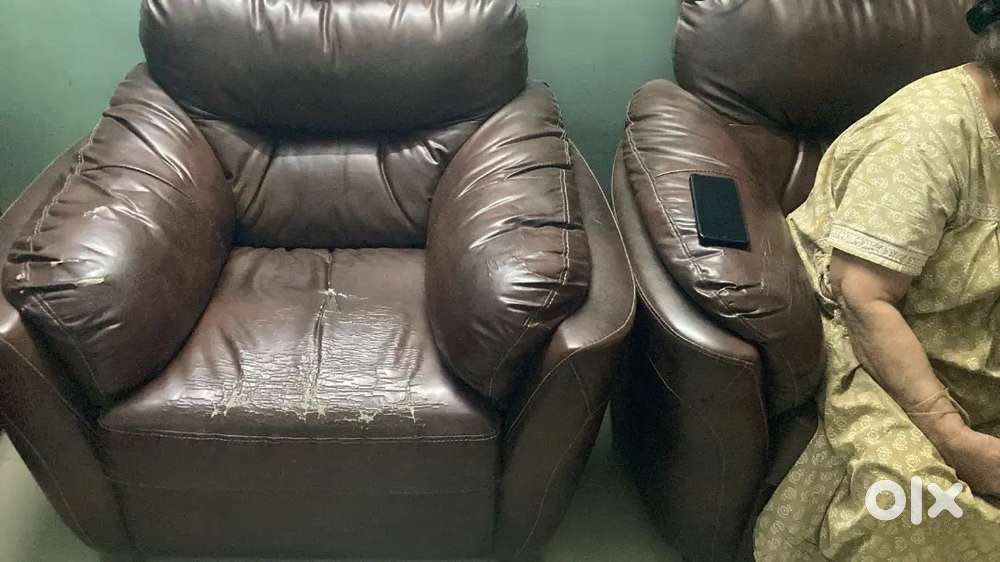 Sofa set with 2 chairs