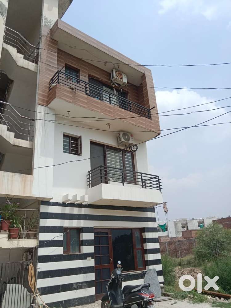 2 bhk Flat low price sector 115