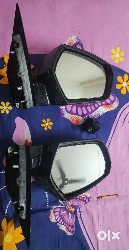 Mahindra XUV 700 Tail lamp, ORVM and arm rest