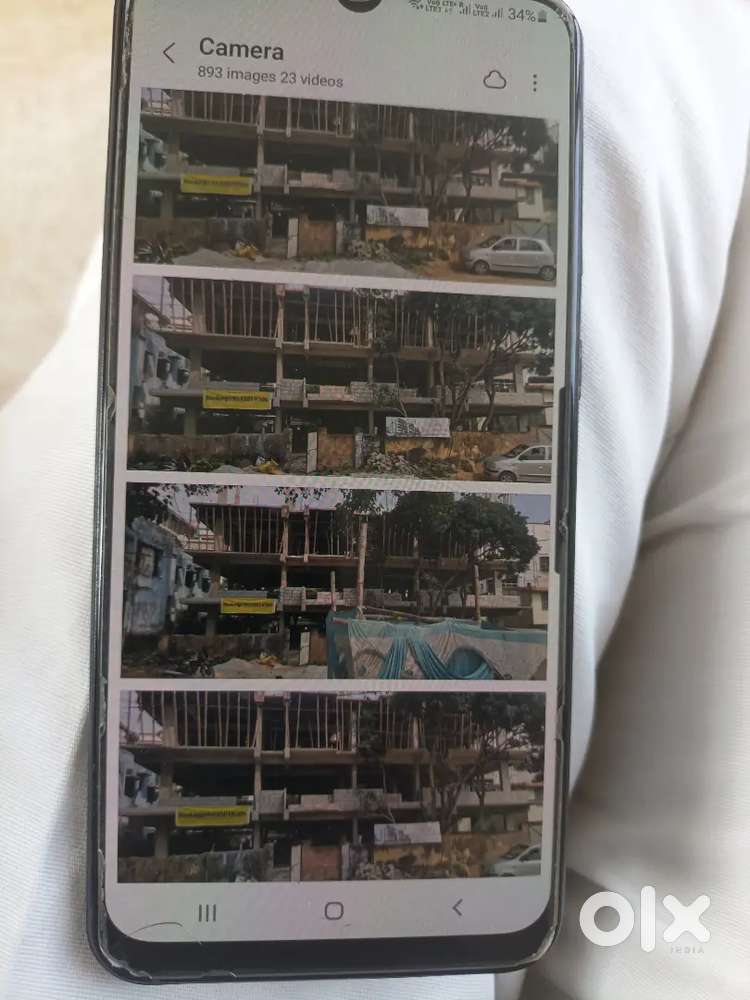 It's front facing..Lake in front of house..