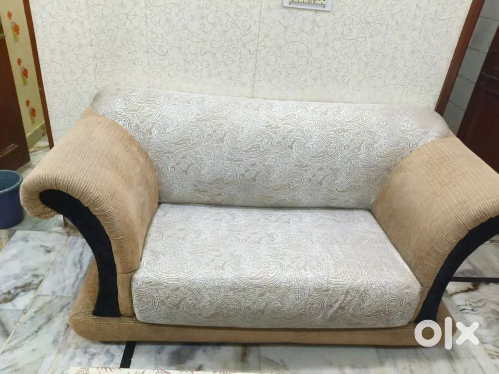 A six seater sofa set