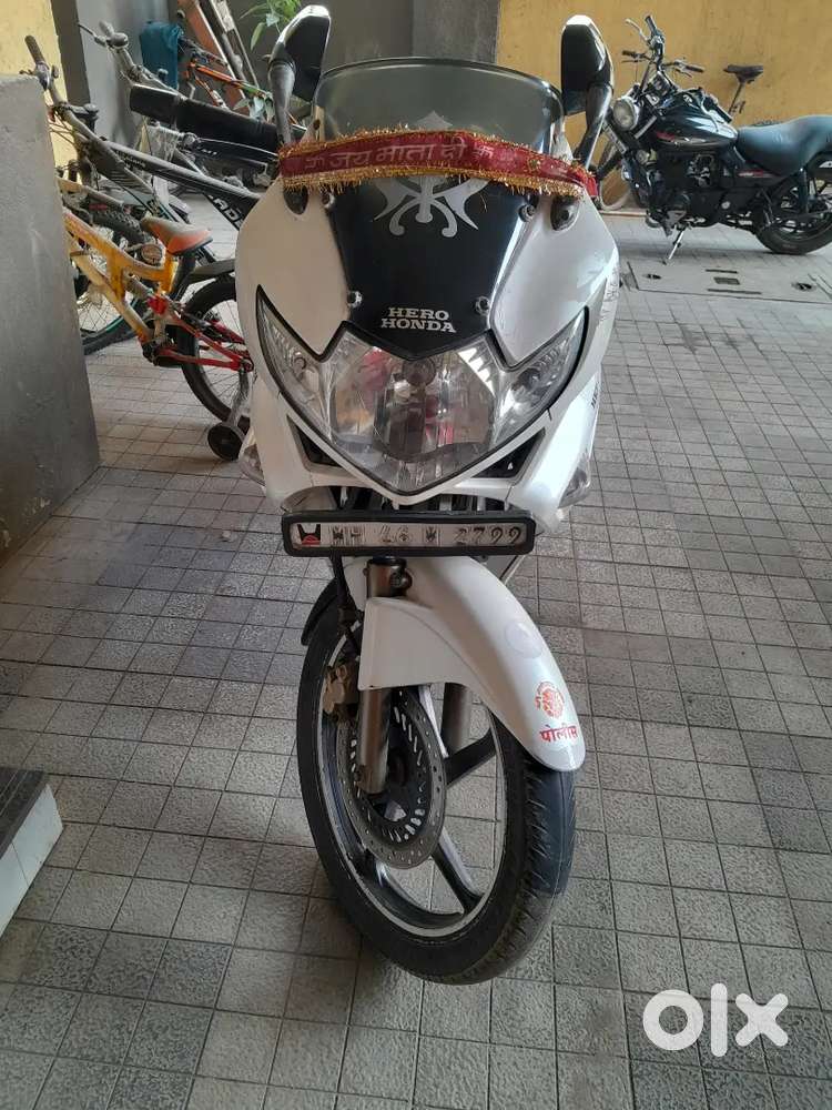 White Hero Karizma ZMR