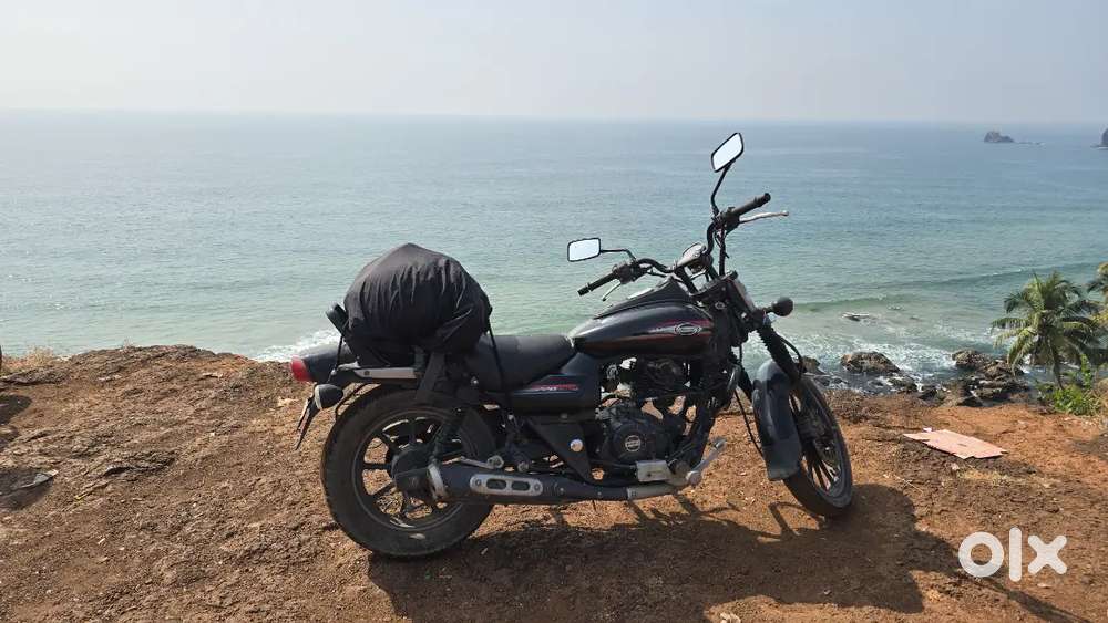 Bajaj avenger 220 street