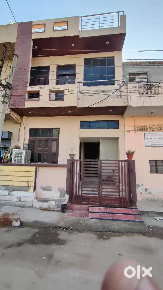 Fully furnished 2 BHK floor for rent boys, girls, couples and family