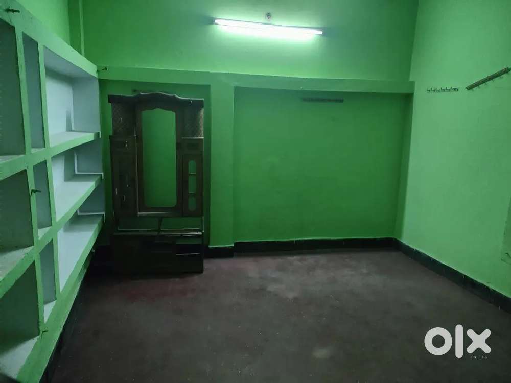 I'm selling 3 room set with 1 kitchen (only vegitarian)