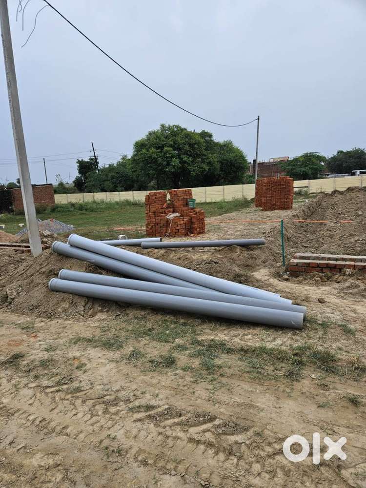 कानपुर ब्लू बर्ड से 1km की दूरी कॉर्नर प्लॉट 30 फिट RCC रोड से लगा हुआ