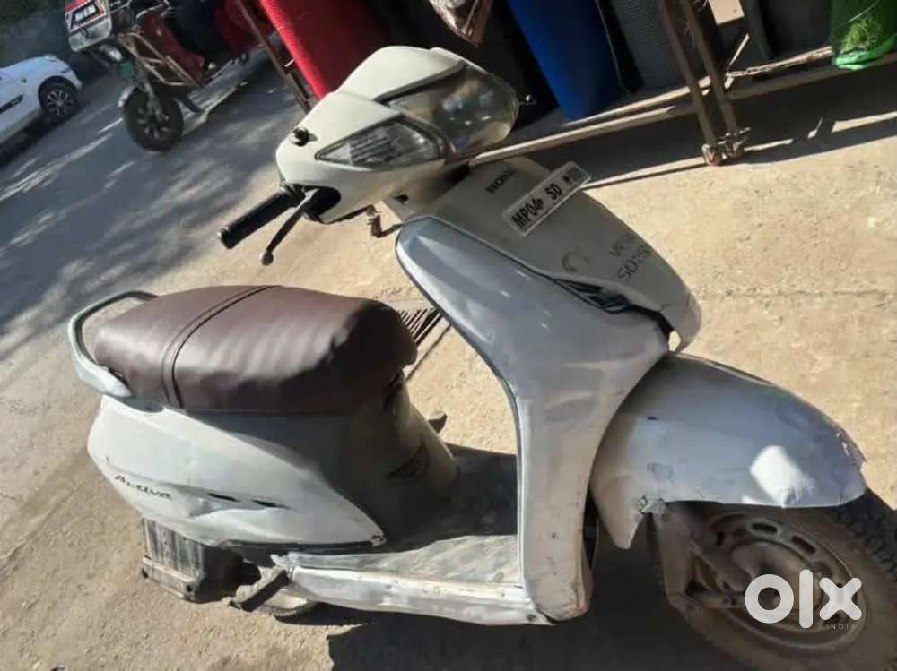 Honda Activa 2009 model urgent sale karna hai gadi mein kam hoga bhai