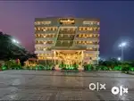 5 Star Hotel Me Fresher Ke Liye Job or Room Dono Available Hai