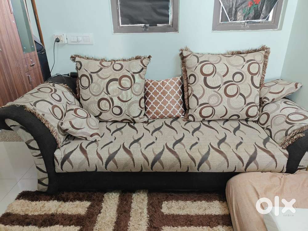 3 seater sofa with pillows