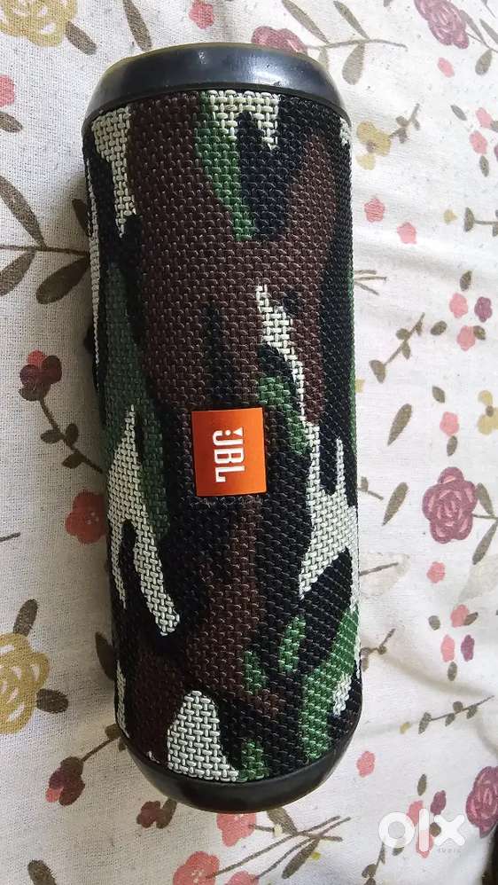 JBL Flip 3 with Protective Case for sell for 1800