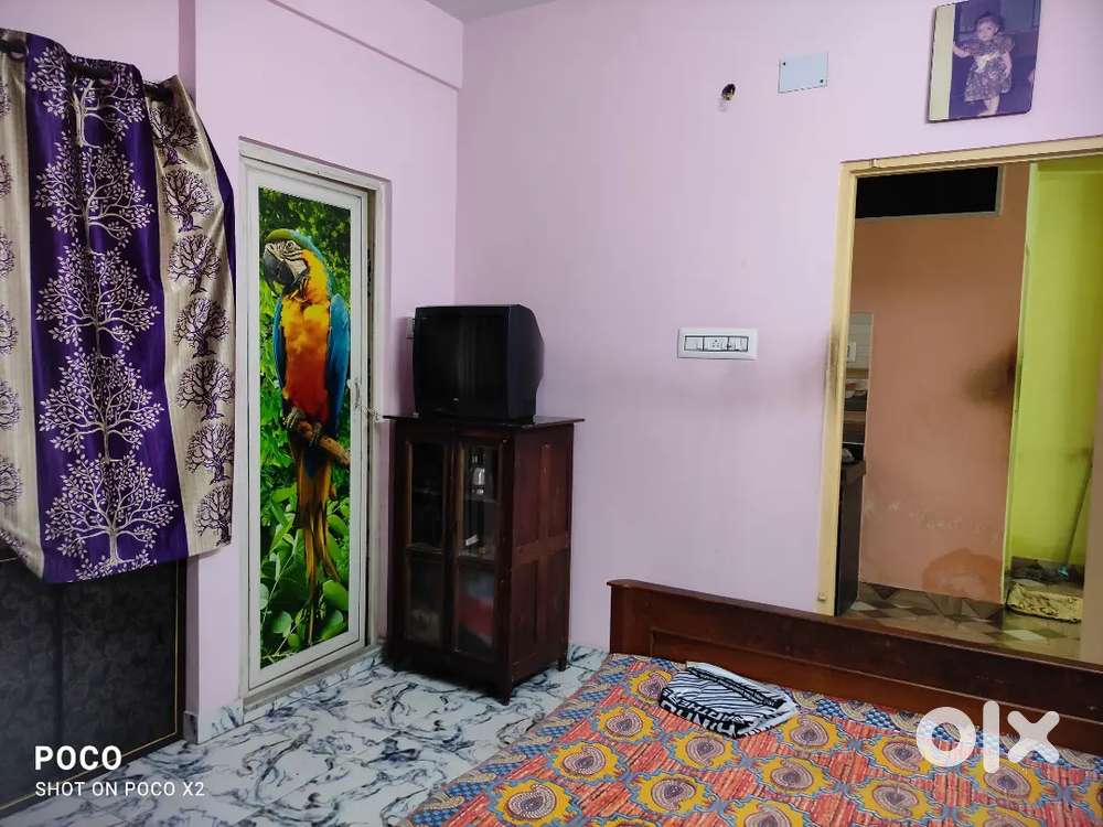 Independent 2BHK flat, bachelor (PG) or small family