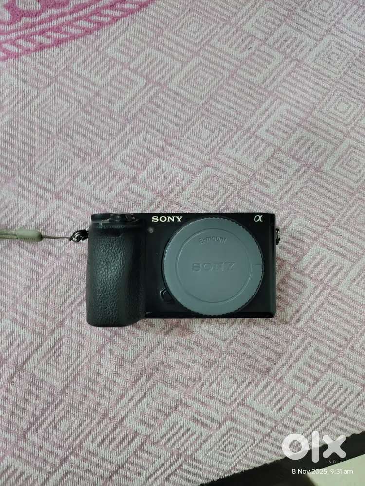 Sony a6500 camera with 4 batteries and 3 chargers