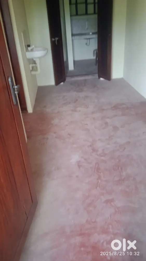 Moozhikkal 3BHK house upstairs for rent.only family or ladies