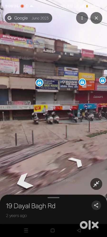 I need a cook who can sell fast food.