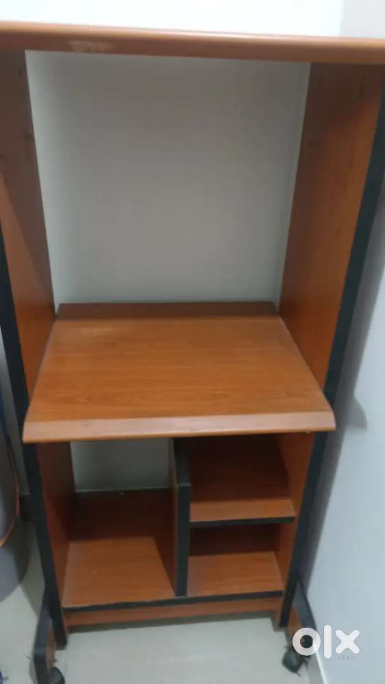 Computer table