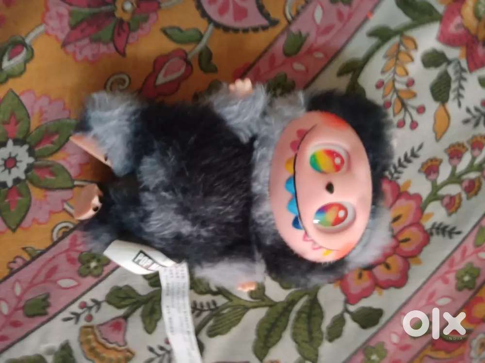 This dolly's new without the box just 2 days I have buy this