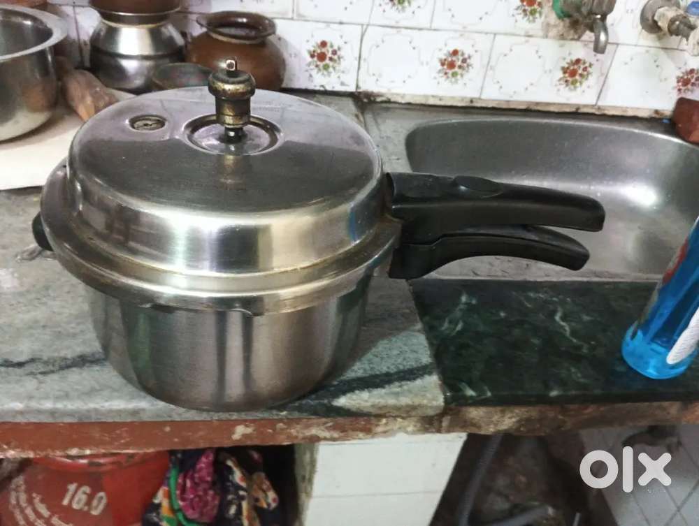 Stainless steal pressure cooker