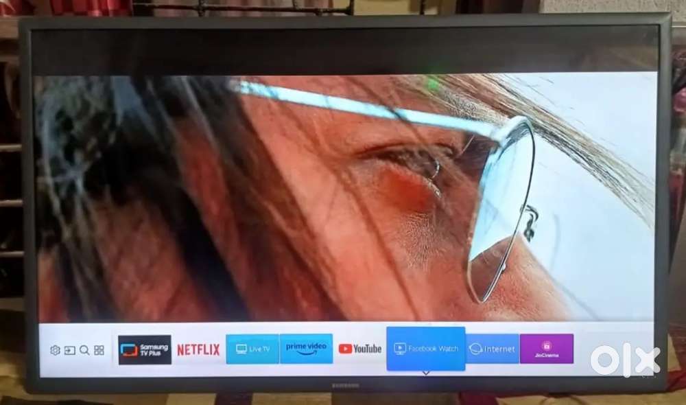 Samsung 32 inch smart LED tv