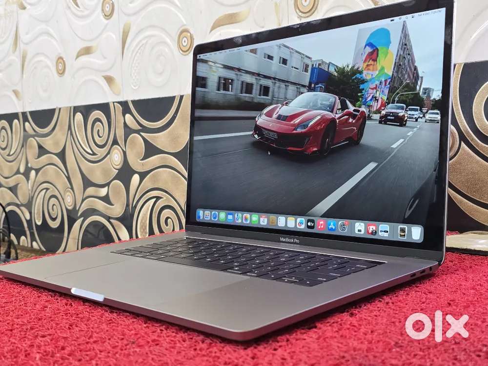 Apple Macbook Pro i9/32gb/2TB/5.5GB Graphics 15inch Retina Touchbar