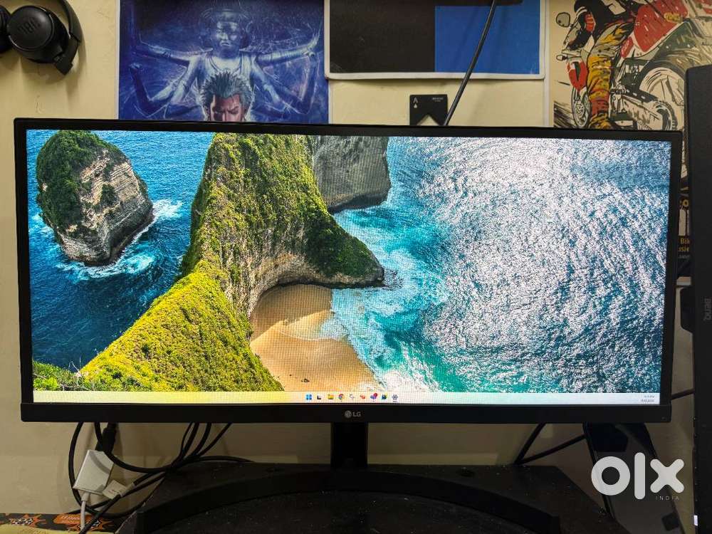 LG 29” UltraWide IPS Monitor  HDR10  Perfect for Work, Code & Movie.