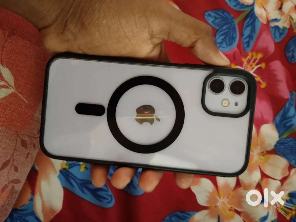 Iphone 11 only front camera not working and battery new all available