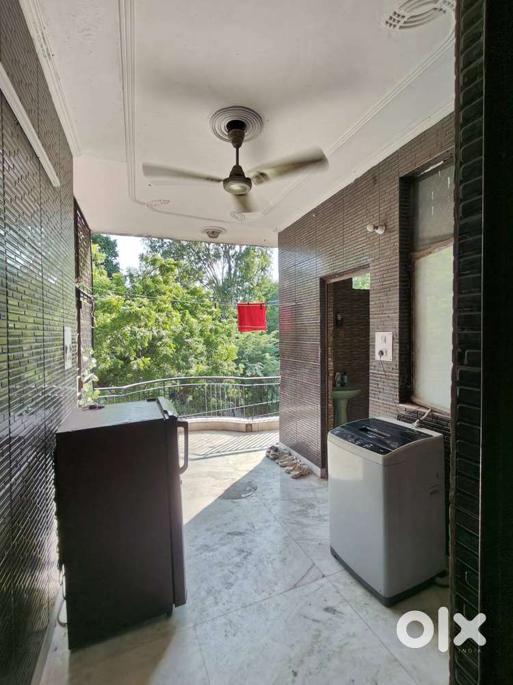 2BHK Flat (Girl flatmate needed)