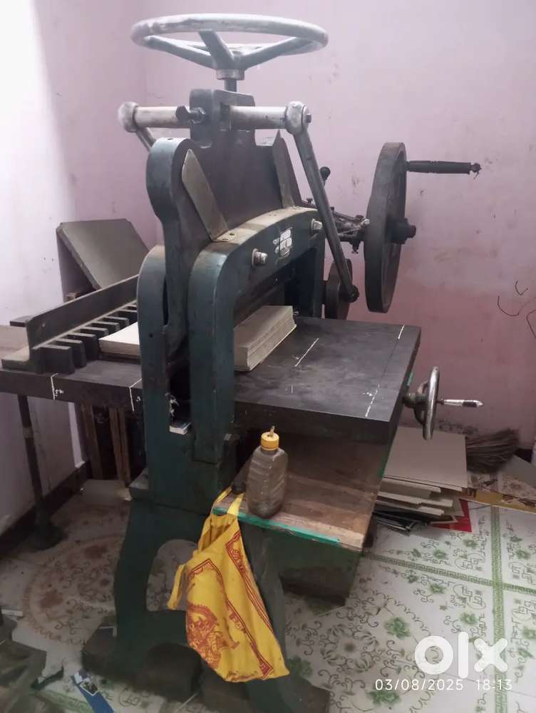 Manual paper cutting machine, weight machine, perforation machine