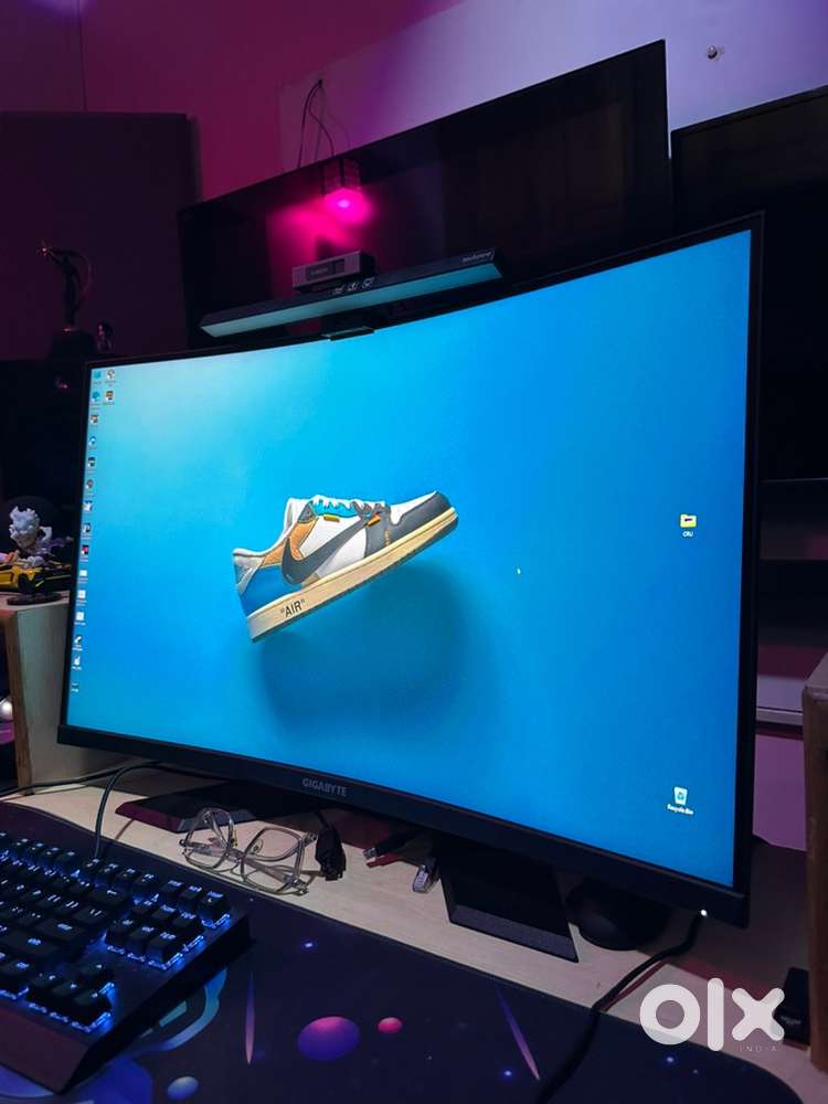 Gigabyte 32inch 2k Curved Gaming Monitor G32QCA 165 hz 1500R HDR10