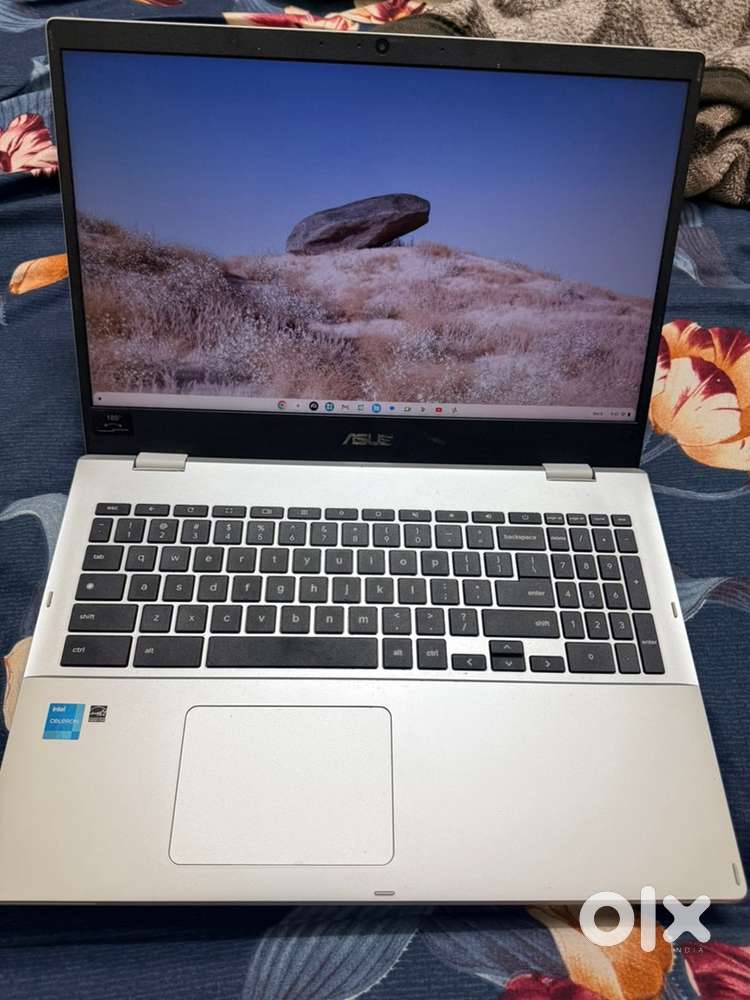 Laptop- asus chromebook