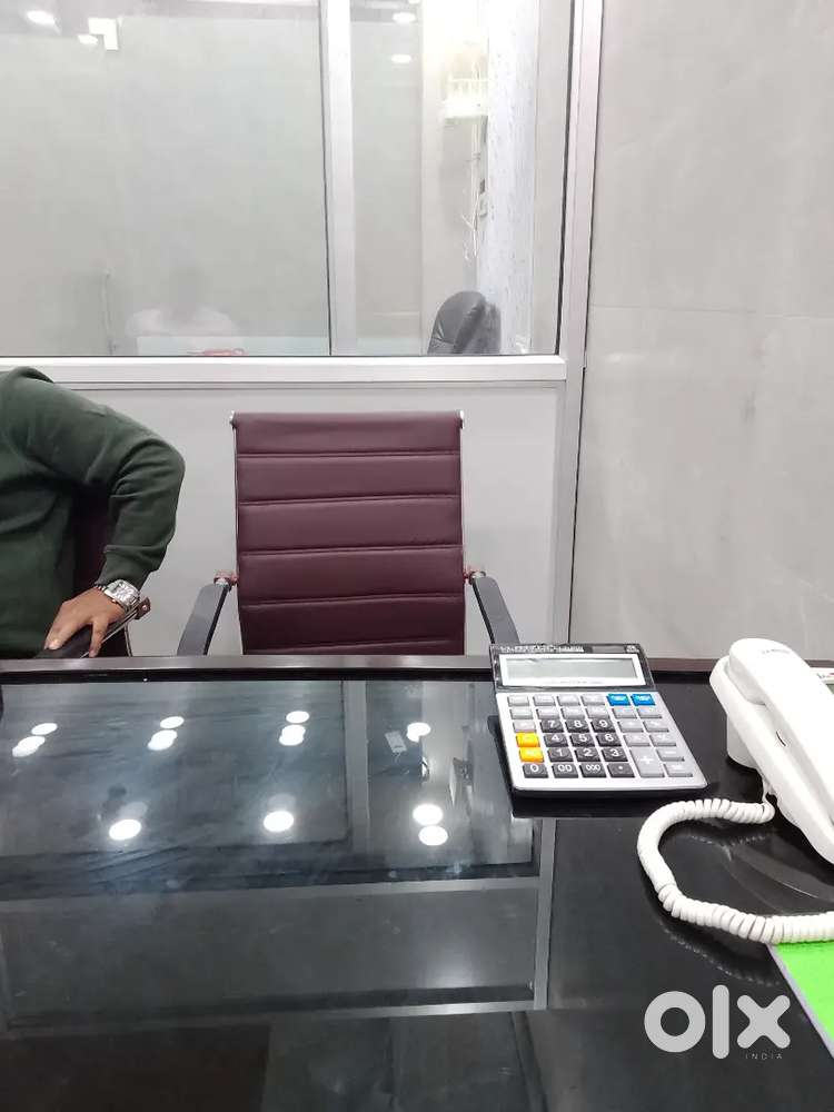 Office  me party ko attend karne ke liye gals ki jarurat hai