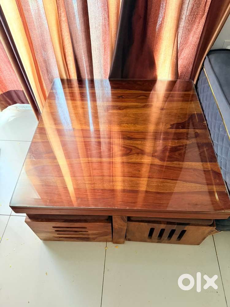 Coffee table with 4 stool (Sheesham wood)