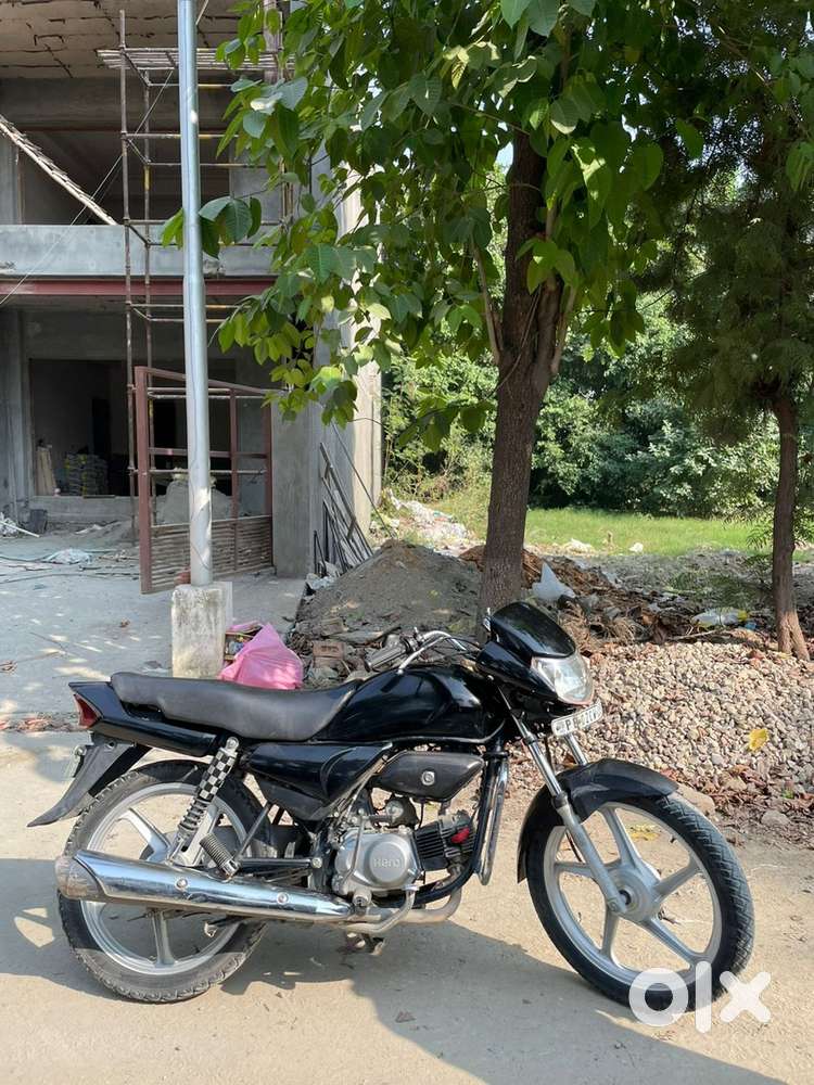 Hf dealux ,Model 2016 First Owner Self start  Engine gear okk Tyre 70%