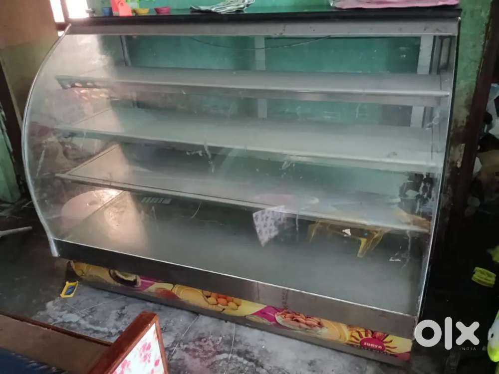 Bakery showcase