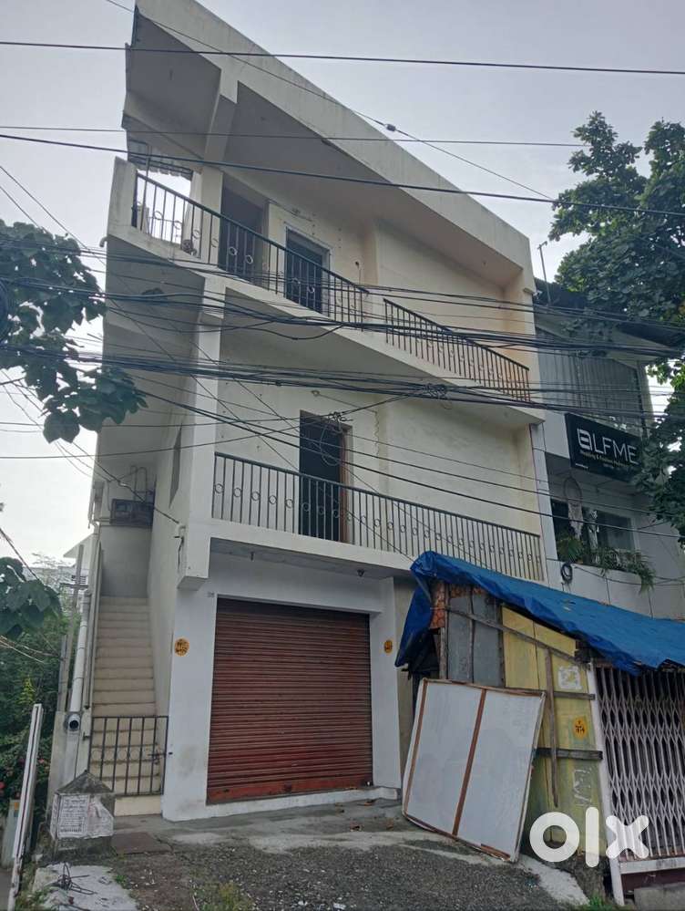 Commercial building at prime location for sale