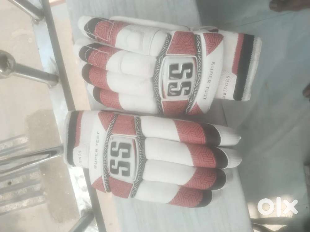 Ss supertest batting gloves ,new condition,left handed,special edison