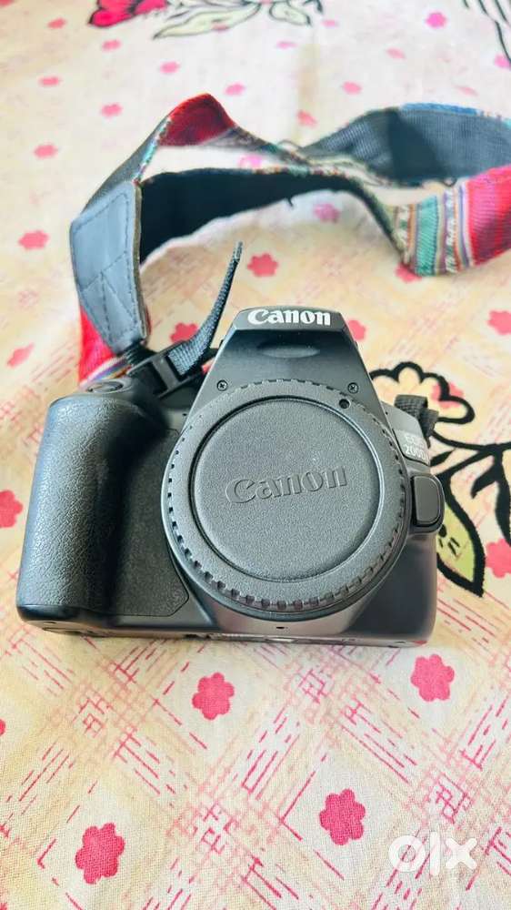 200d mark 2 canon camera with 18-55 mm lense