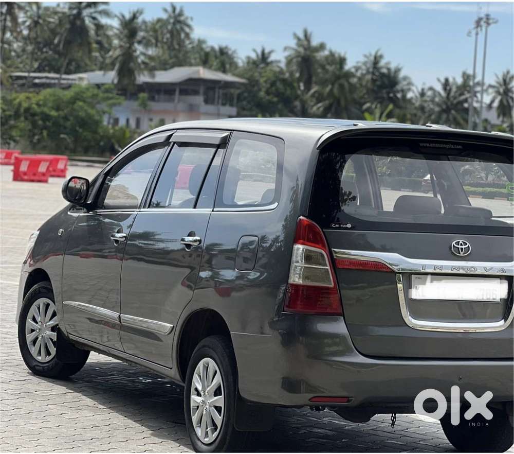 Toyota Innova 2012-2013 2.5 E Diesel PS 8-Seater, 2013, Diesel
