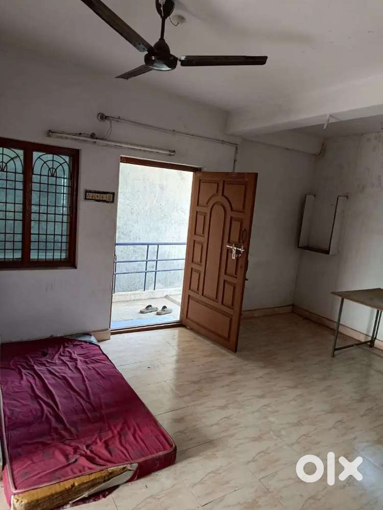 ROAD POINT 1BHK FOR BACHELOR/OFFICE/GST LICENSE APPLY NEAR GAJUWAKA