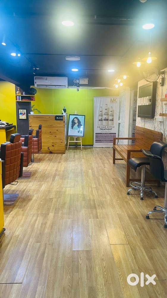 1000 sq.ft Running Family Salon for Rent – Kaloor, Kochi