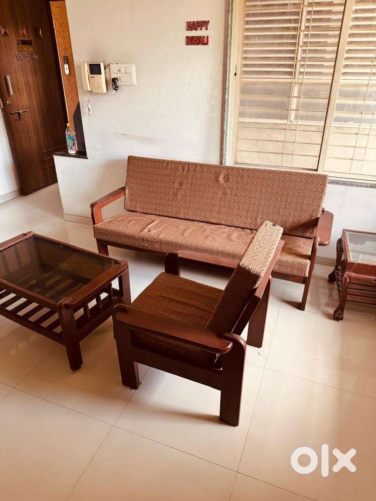 House shifting deal old furniture