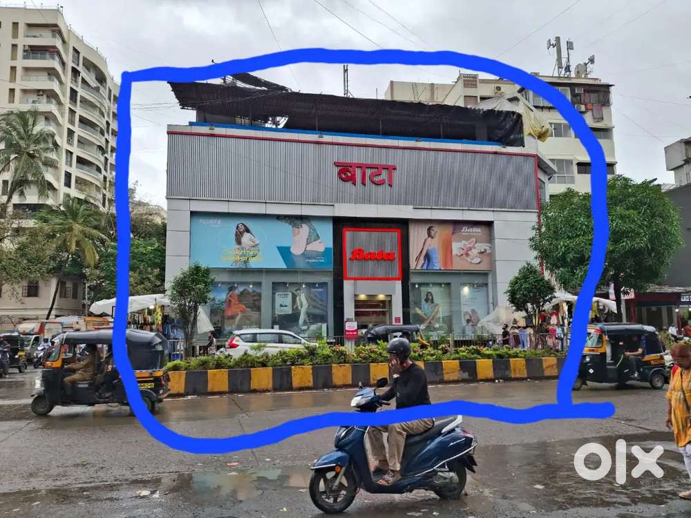Independent commercial building available for sale
